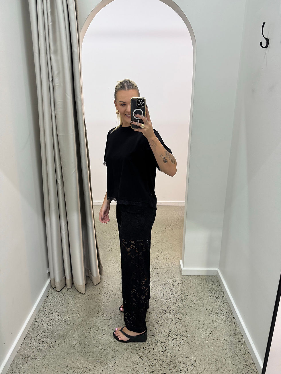 Thumbnail: BY FRANKIE / BLACK OPEN BACK LACE TEE / 202601-1
