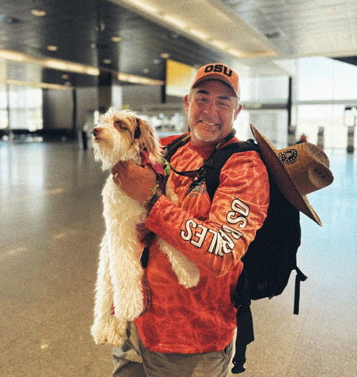 Traveler acting as a fly angel with rescue dog at the airport