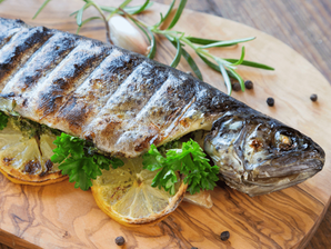 דג שלם בגריל