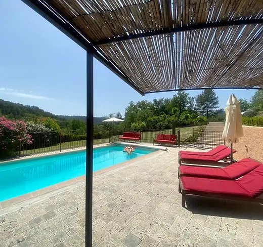 Espace Piscine avec transats