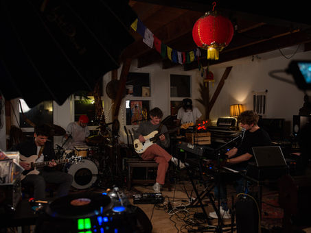 Steppin' presents: .multibeat & Noflik