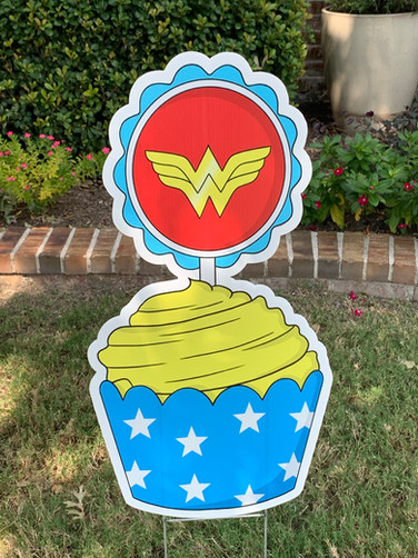 Wonder Woman Cupcake