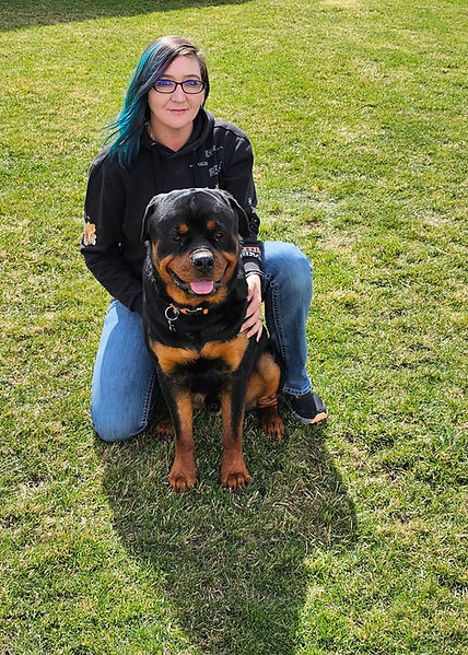 Dog trainer with a well-behaved Rottweiler during an outdoor obedience training session with Silva’s Dog House in Missoula, Montana, highlighting confidence, engagement, and balanced dog training methods.