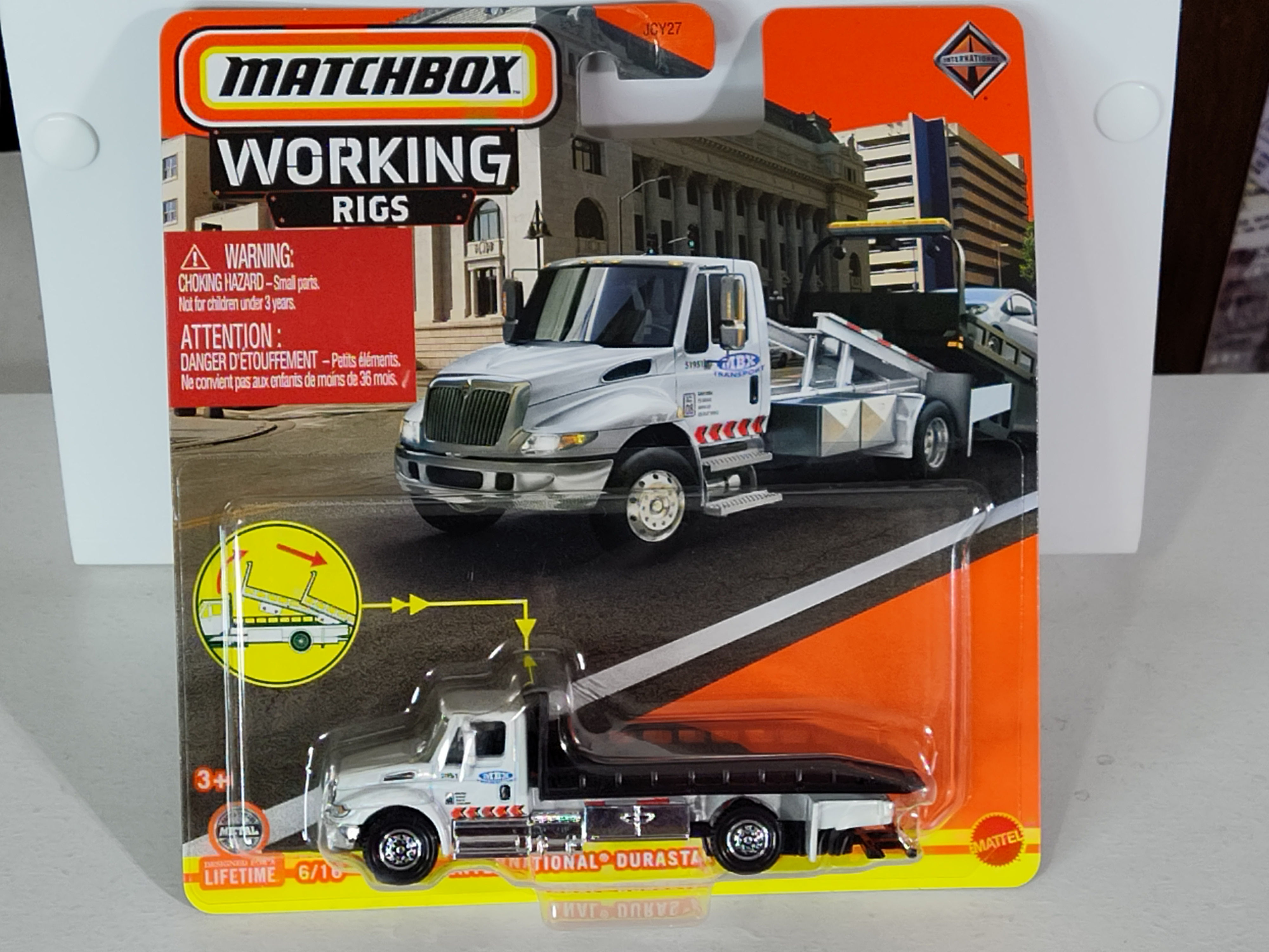 Matchbox Working Rigs Series International Durastar 4400 Flatbed Rollback