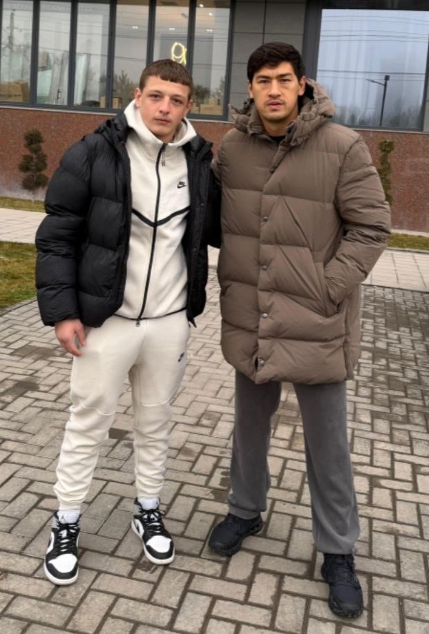 -Graciano Shoshi dhe Dmitri Bivol, fotografia që flet më shumë se një mijë fjalë