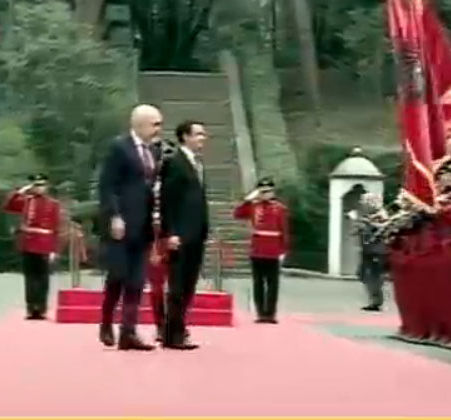 Albin Kurti, në Tiranë. Vizita e parë si kryeministër, pritet me ceremoni zyrtare nga Rama