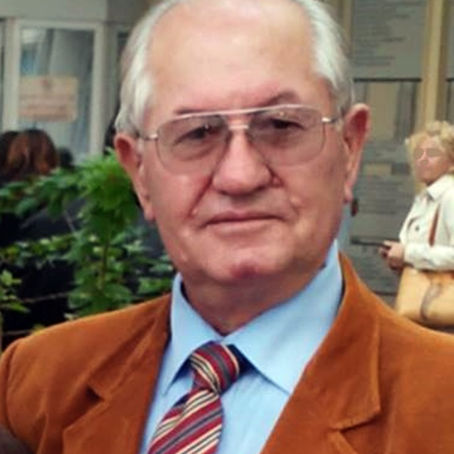 Jo vetëm vëmendje, Mara, një shkrimtar bashkëkohor
