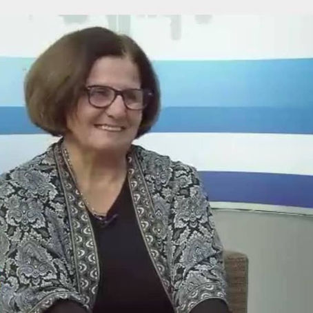 Poetja flet për misterin