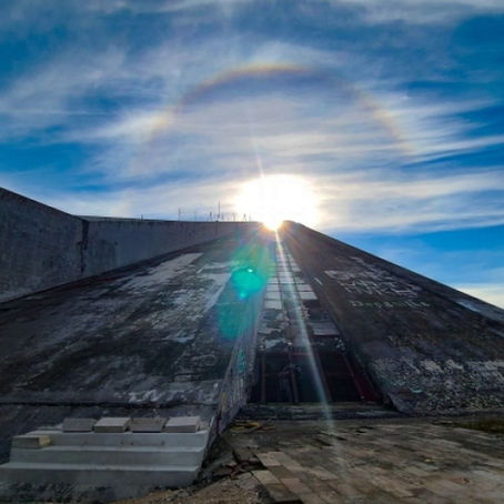 Piramida e ndërtuar për të nderuar diktatorin shqiptar synohet për t’u kthyer në qendër dixhitale