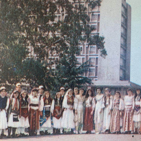 42 vjet nga çmimi i parë kostumeve popullore