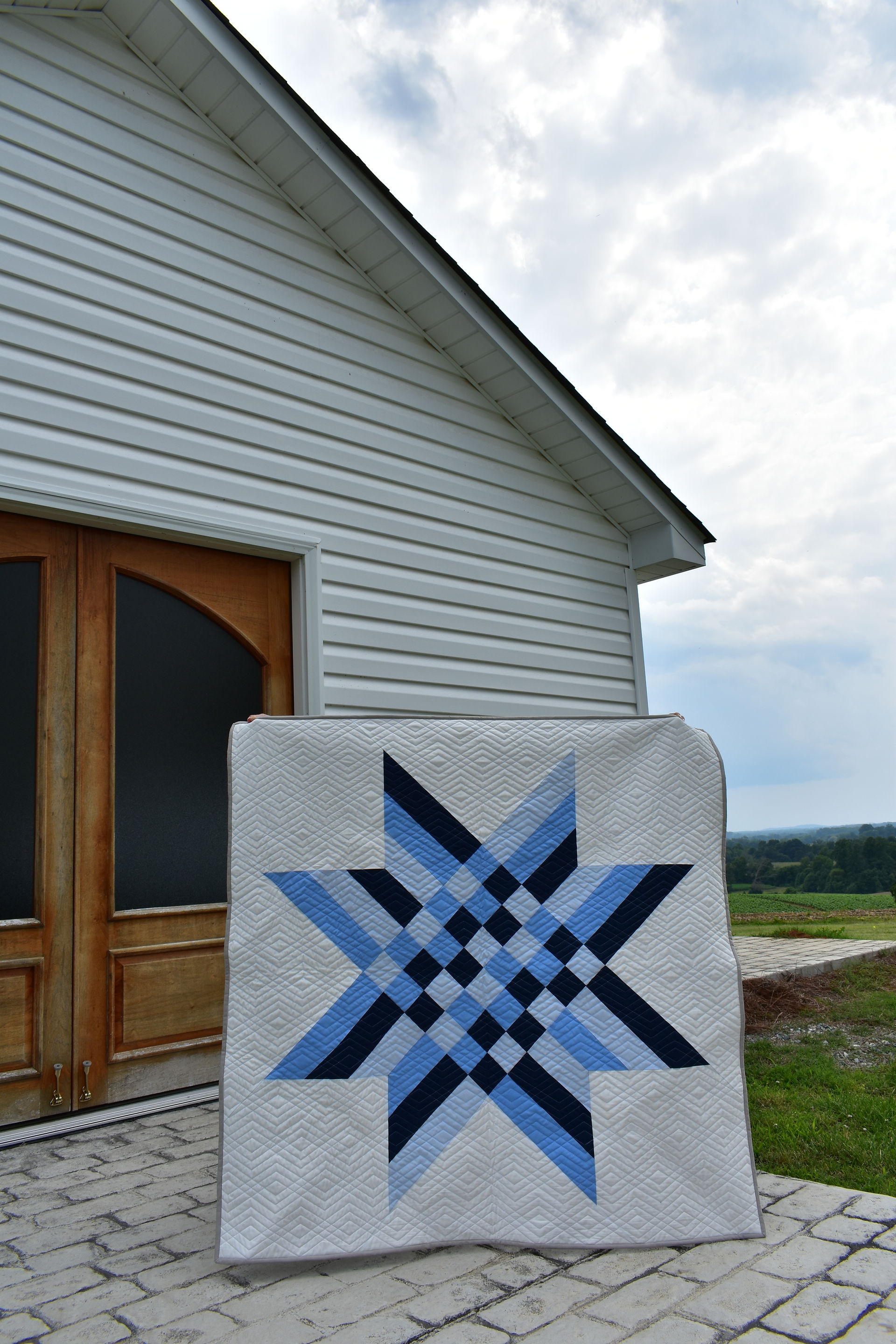 Star Crossed 2.0 Quilt, Pattern by Suzy Quilts, Diamond Drift Pantograph from Longarm League
