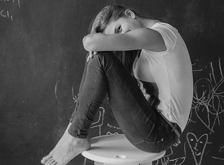 LIV reprezentuje nábytek čistého severského stylu, který kromě jednoduchosti, funkčnosti a jakéhosi prvku zábavy či uvolnění, přináší příběh a pozitivní vliv na lidské tělo.