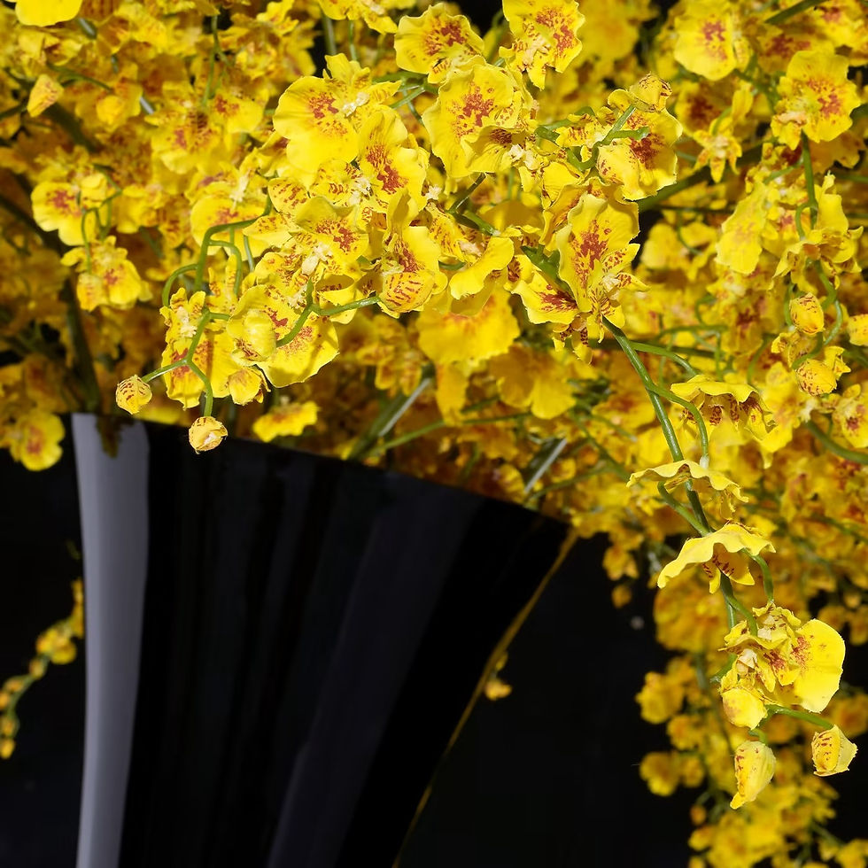 Miniatura: SAYONARA Žluté Květinové Aranžé s Černou Vázou