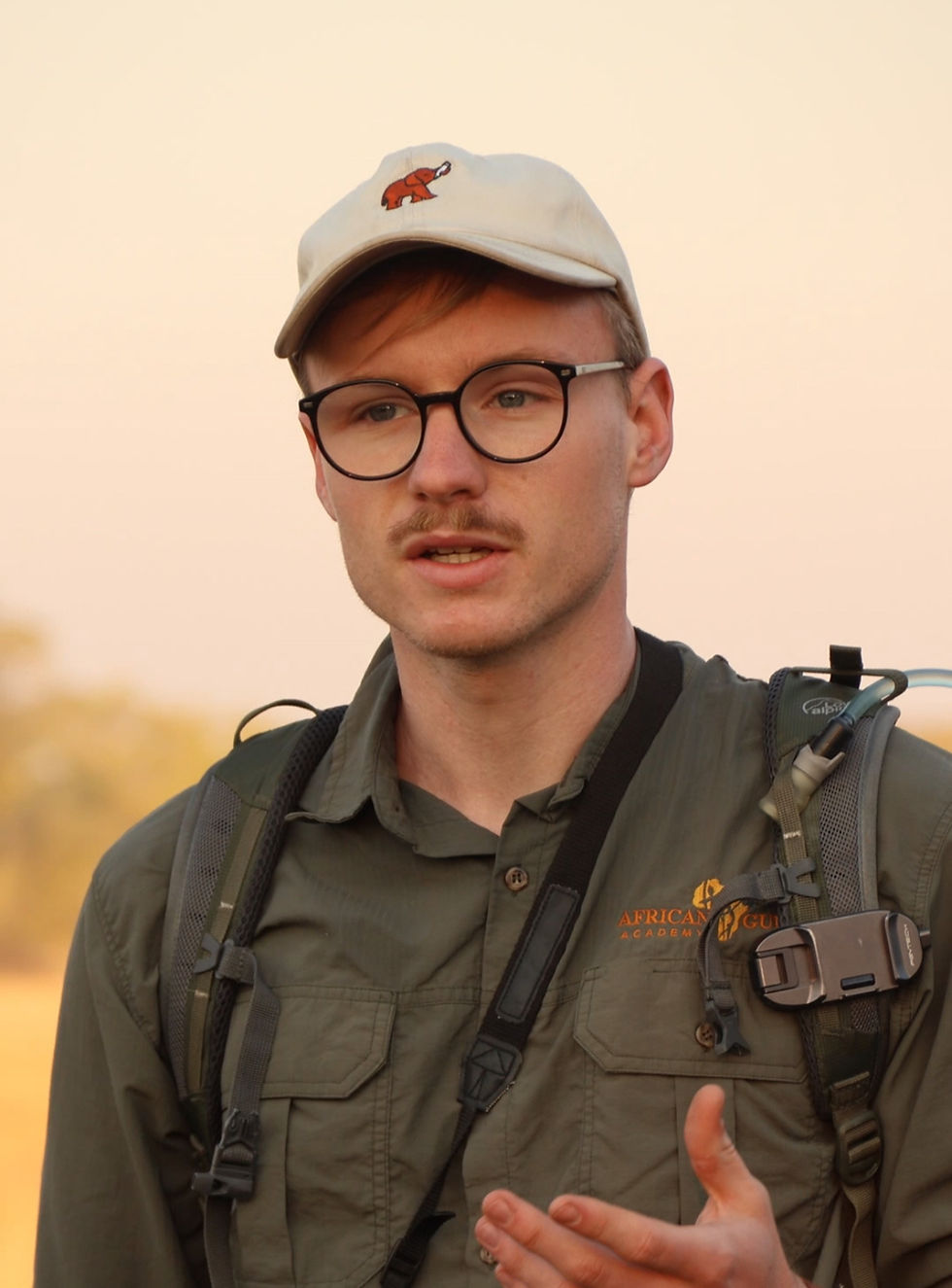 botswana-safari-guide-walking-safari_edited.jpg