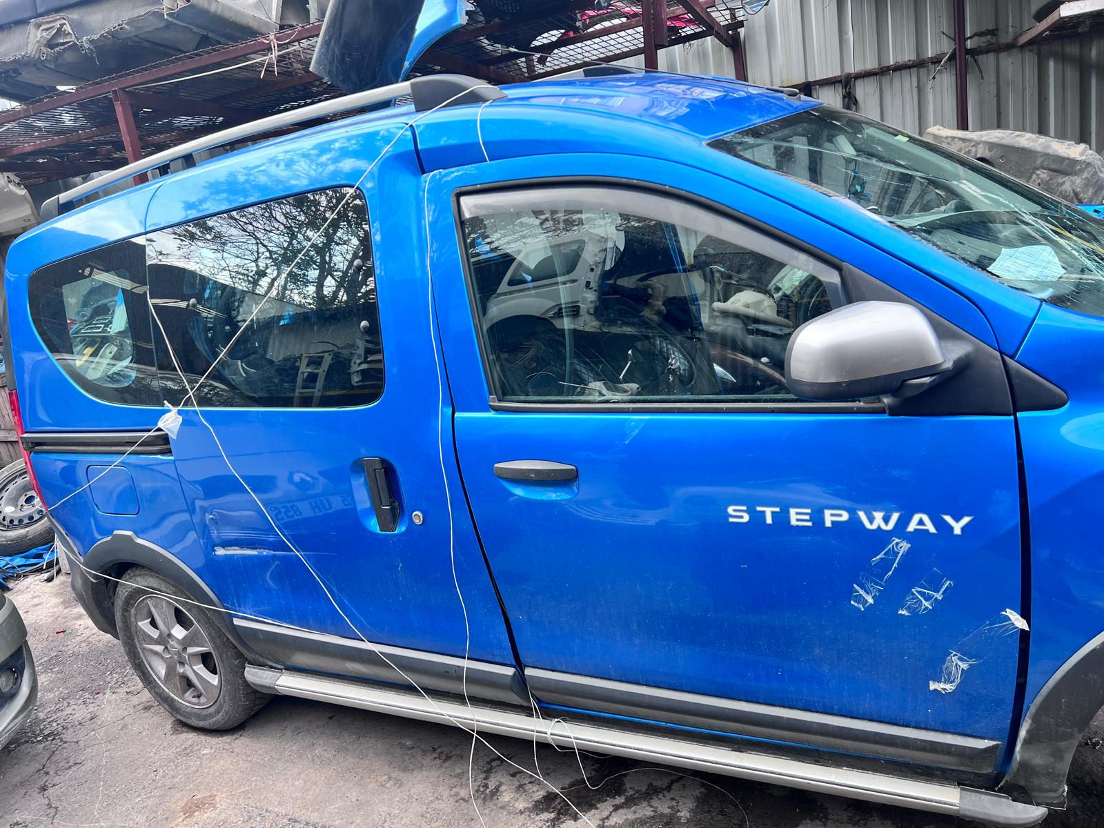 DACİA DOKKER SAĞ ÖN KAPI