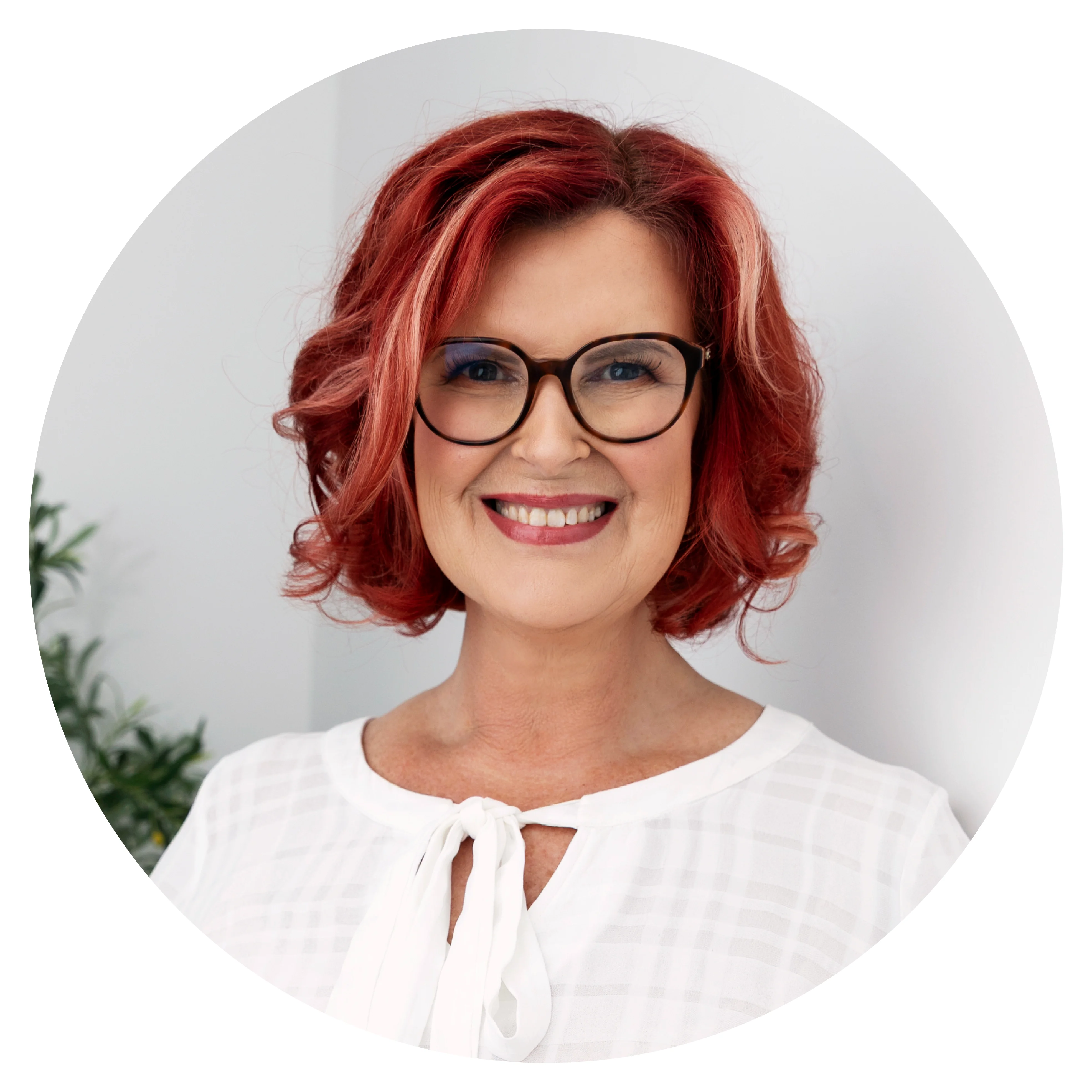 best-real-estate-agent-fiona-senton-ray-white-karaka-profile-circle.webp