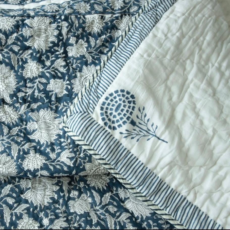 White and indigo reversible muslin duvet