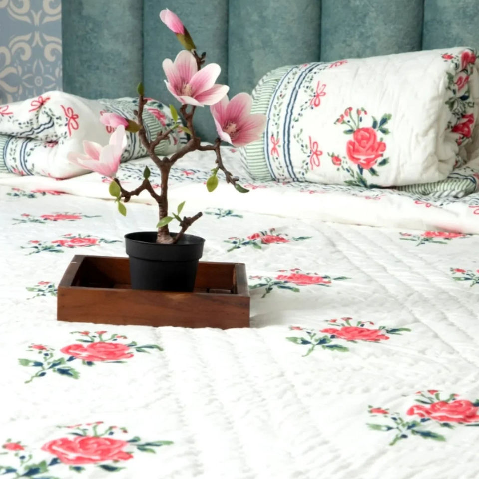 reversible White muslin duvet with roses all over