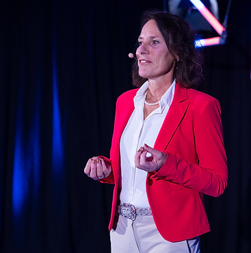 Marion Körner als Keynote-Speakerin auf der Bühne