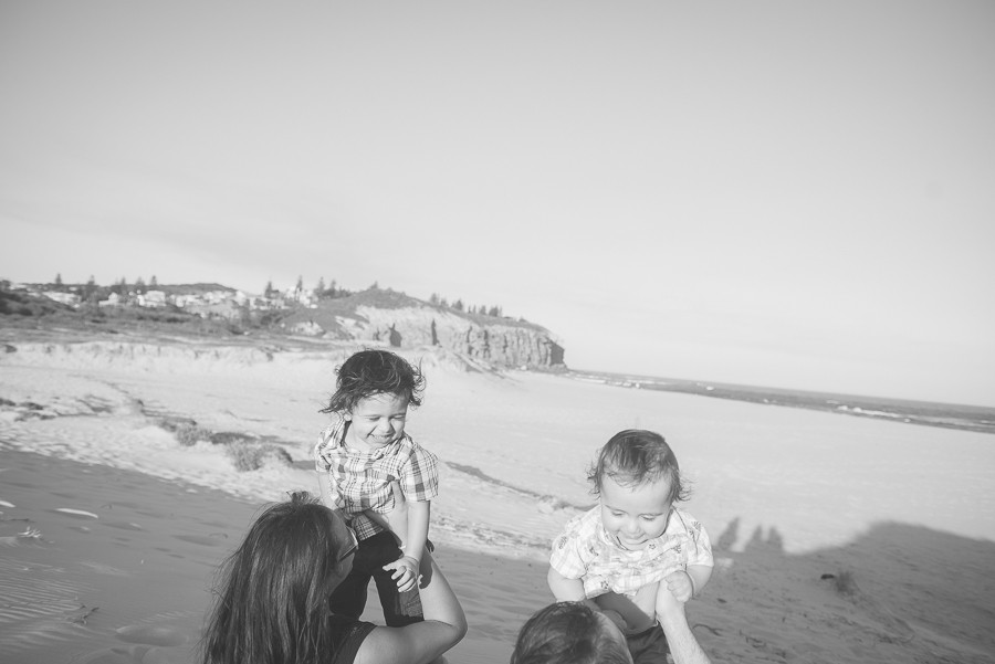 bec-peterson-family-portrait-photographer-lifestyle-redhead-beach