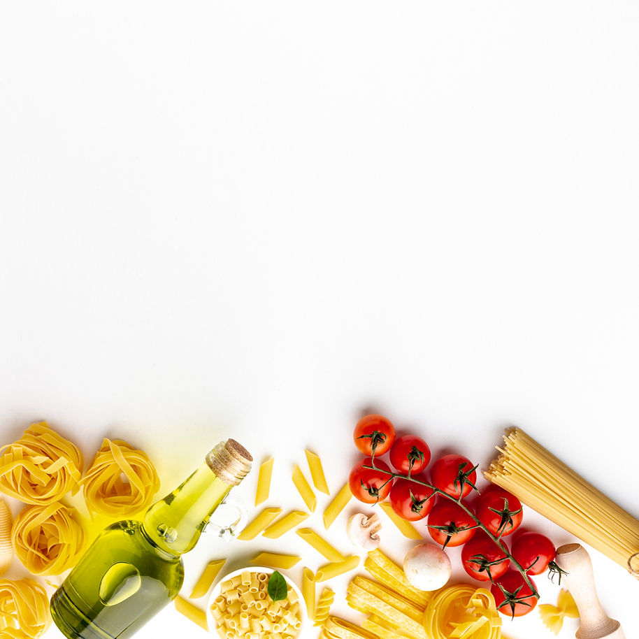 pasta-cruda-ad-alto-angolo-con-olio-d-oliva-di-pomodori-e-copia-spazio.jpg