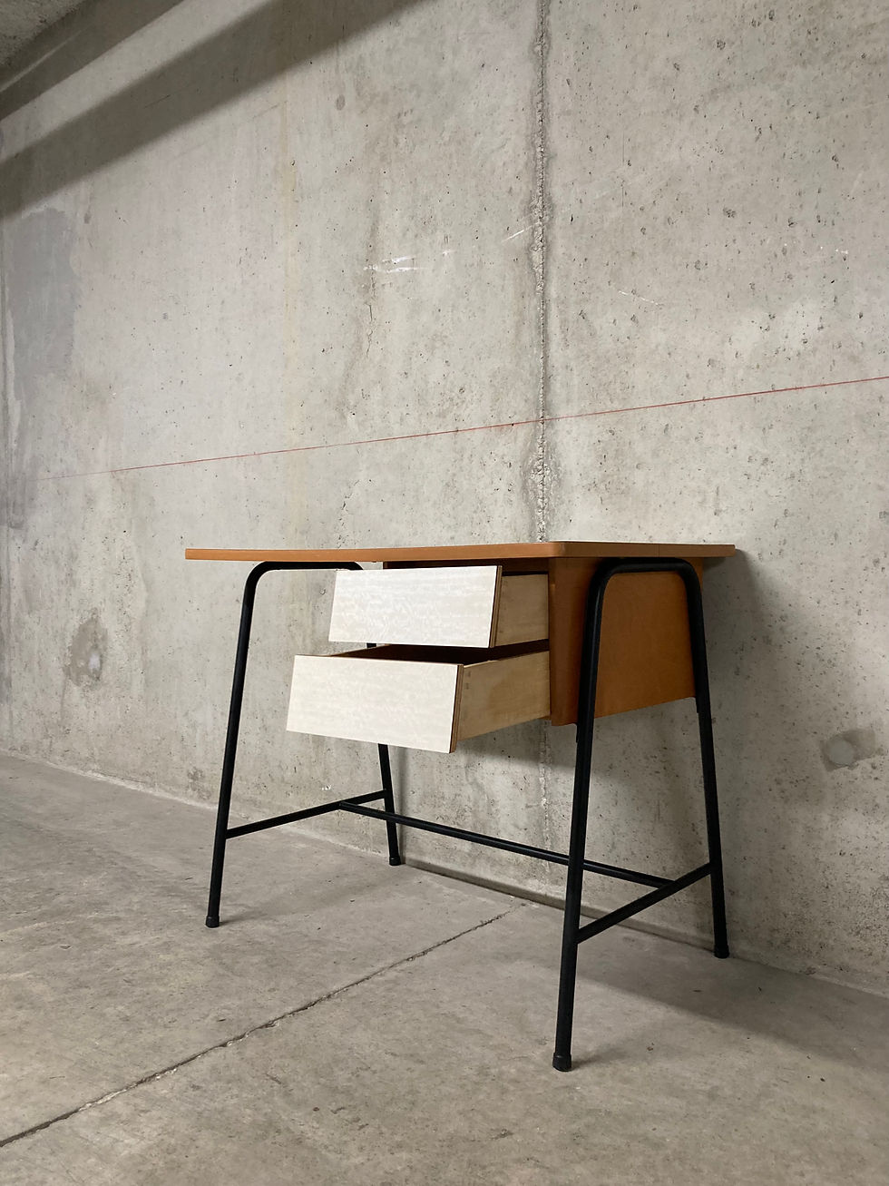 Miniature : Bureau moderniste et sa chaise formica vintage années 60