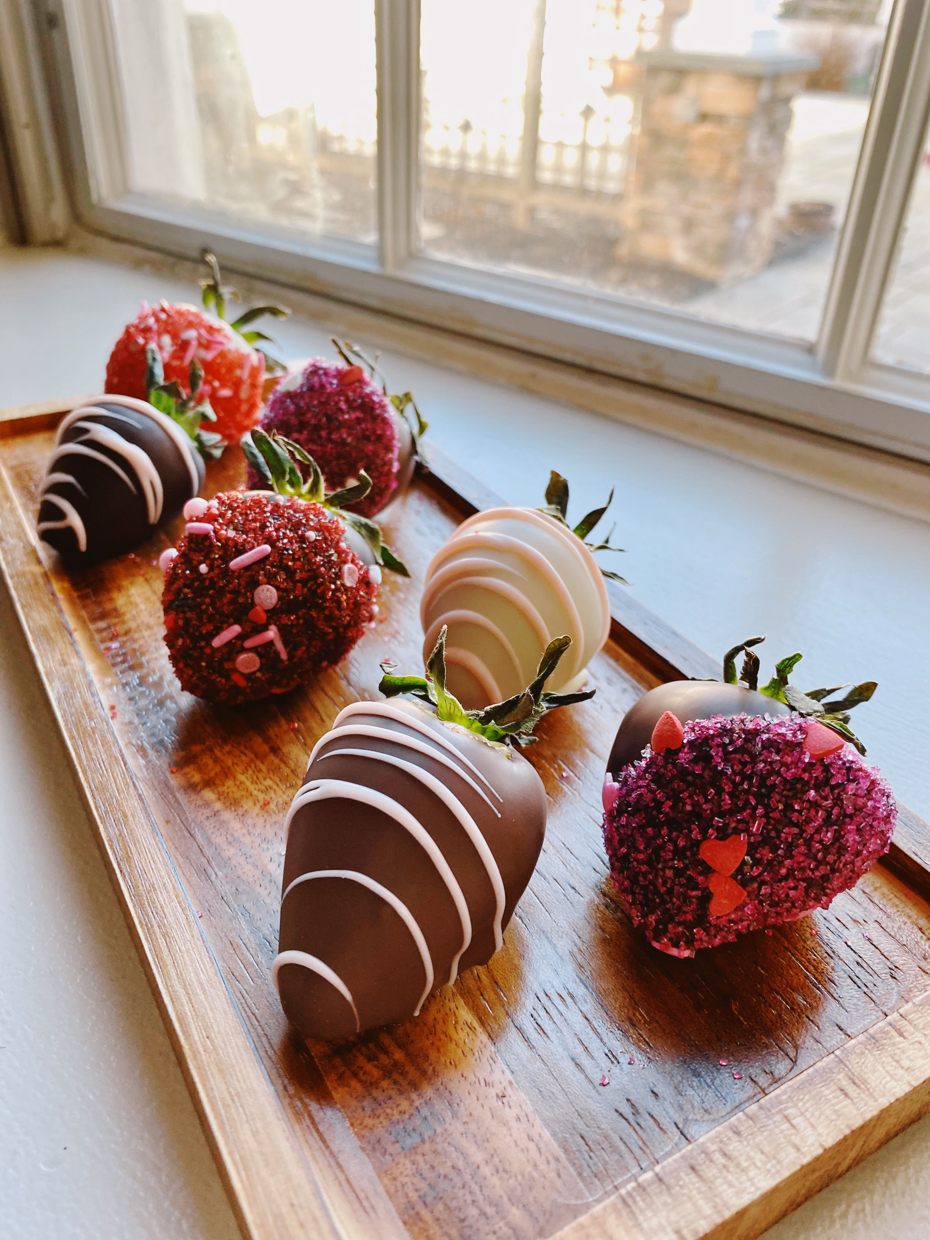 (6) Chocolate Covered Strawberries