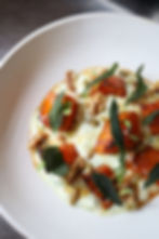 BURRATA CON CALABAZA ASADA Y SALVIA