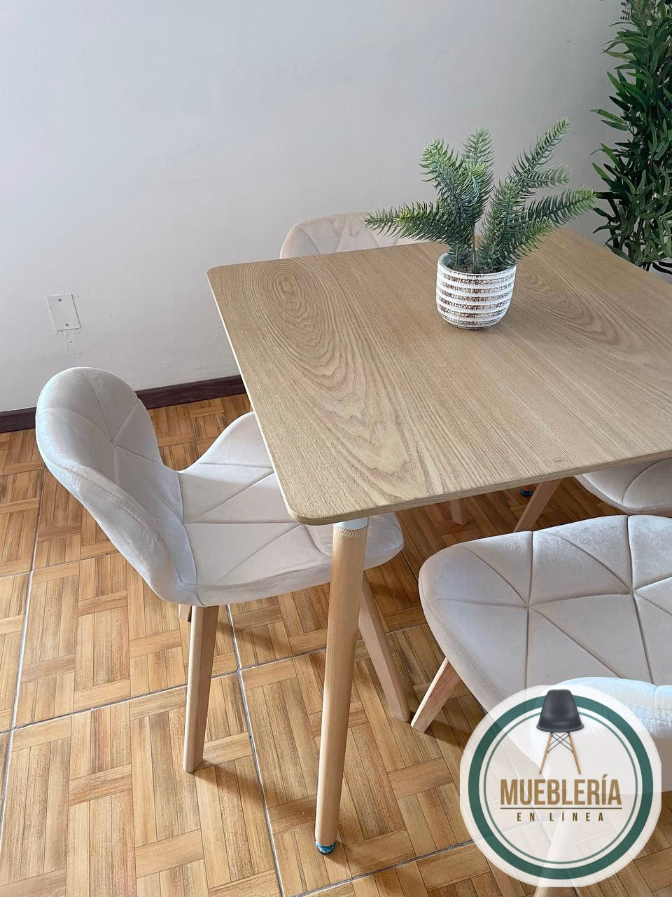 Miniatura: Comedor № 45 Silla Radar Velvet  + Mesa Cuadrada Vidrio 80*80cm