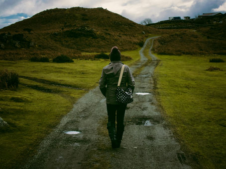Akıllı Çocuklardık… Peki, Neden Yetişkinlikte Kaybolmuş Hissediyoruz?
