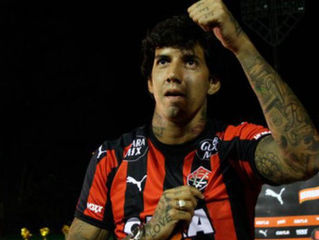 Zagueiro é expulso e não enfrenta o Coritiba na próxima rodada do Brasileirão.