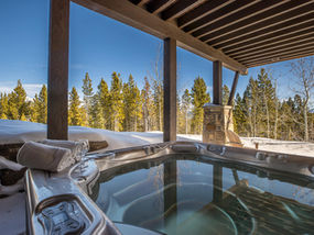 Relaxing jacuzzi with forest view, open air, in the snow, peaceful setting