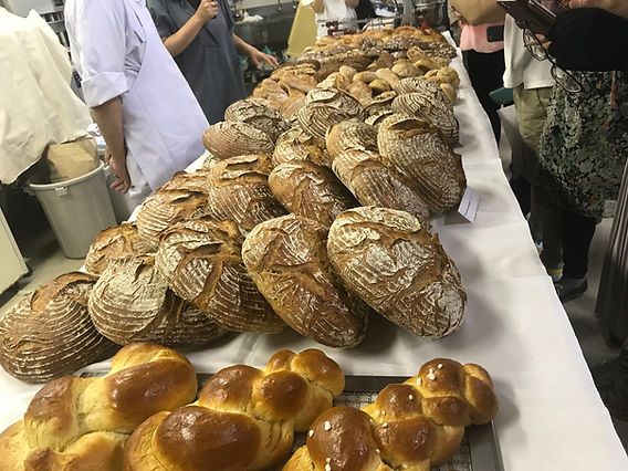 外カリカリ中モチモチのパンへ