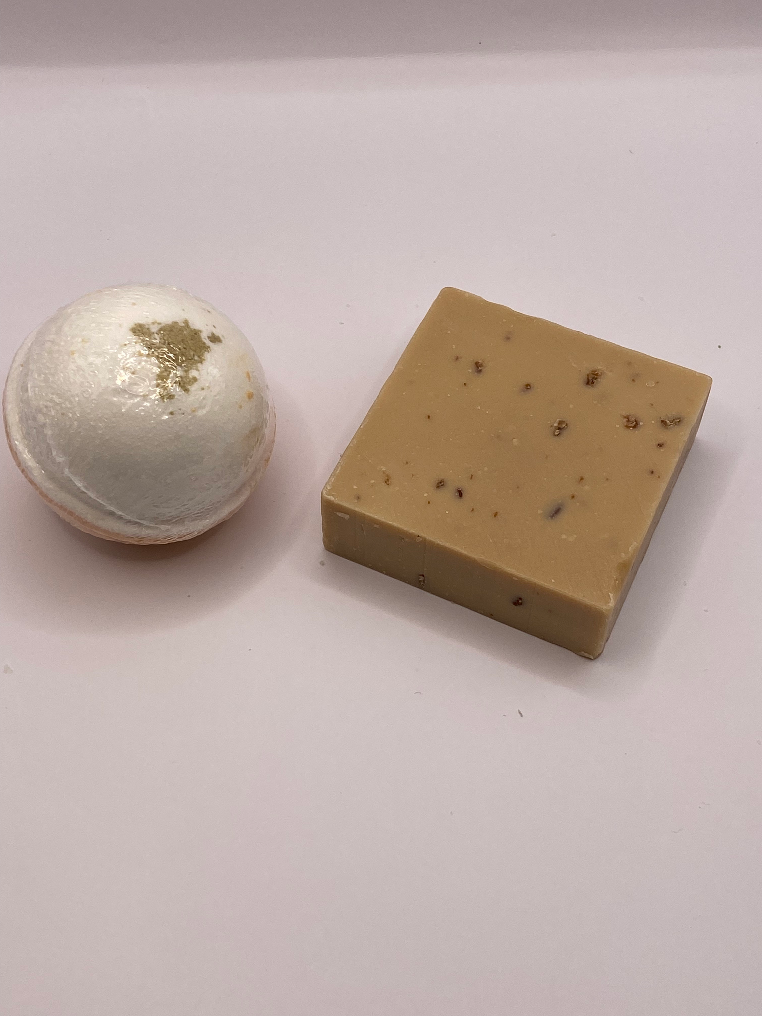 Oatmilk Soap  & Oatmeal Bath Bomb combo