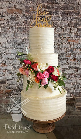 Rustic cake with fresh flowers