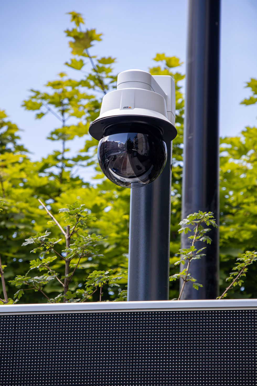 Proiecte de Infrastructură Modernă: Canalizație Electrică, Semaforizare, Comunicație prin Fibra Optică, Supraveghere CCTV și Informare în Stații