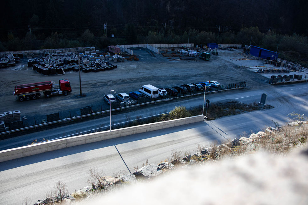 Echipa noastra lucreaza la un proiect de iluminat exterior pentru Cariera si Statia de asfalt din Magura Ilvei M.I.S. Grup. 🚧💡 Acest proiect ambitios presupune instalarea unui sistem de iluminat modern, care va asigura siguranta si vizibilitate optima in toate zonele de lucru.
Cu atentie la fiecare detaliu, echipa noastra combina tehnologia de ultima generatie cu expertiza practica, pentru ca acest proiect sa prinda contur exact asa cum a fost planificat. Ramaneti alaturi de noi pentru a vedea cum aceasta viziune devine realitate, pas cu pas!
#Megawatt #IluminatExterior #ProiecteInDerulare #Infrastructura