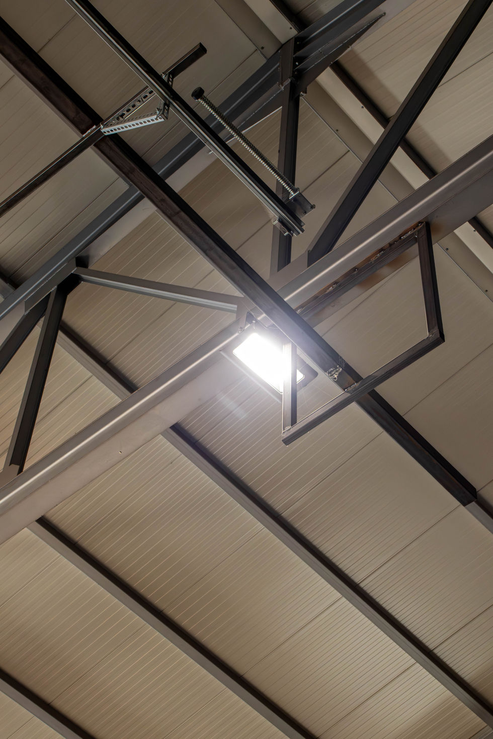 📢 Proiect finalizat cu succes de Echipa MEGAWATT!
Am contribuit la modernizarea unei hale de depozitare a cherestelei în Ilva Mică, județul Bistrița-Năsăud, deținută de STARGATE, ocupându-ne de:
🔌 Alimentarea tablourilor electrice pentru o funcționare eficientă și sigură.
💡 Instalarea sistemului de iluminat pentru a asigura o vizibilitate optimă, indiferent de condițiile de lucru.
Suntem mândri să aducem energie și lumină proiectelor care contează! 💪⚡
+40 758 171 818
www.megawatt-bistrita.ro
office@megawatt-bistrita.ro
#EchipaMEGAWATT #InstalatiiElectrice #IluminatIndustrial #DepozitareCherestea #STARGATE #energy #electricity