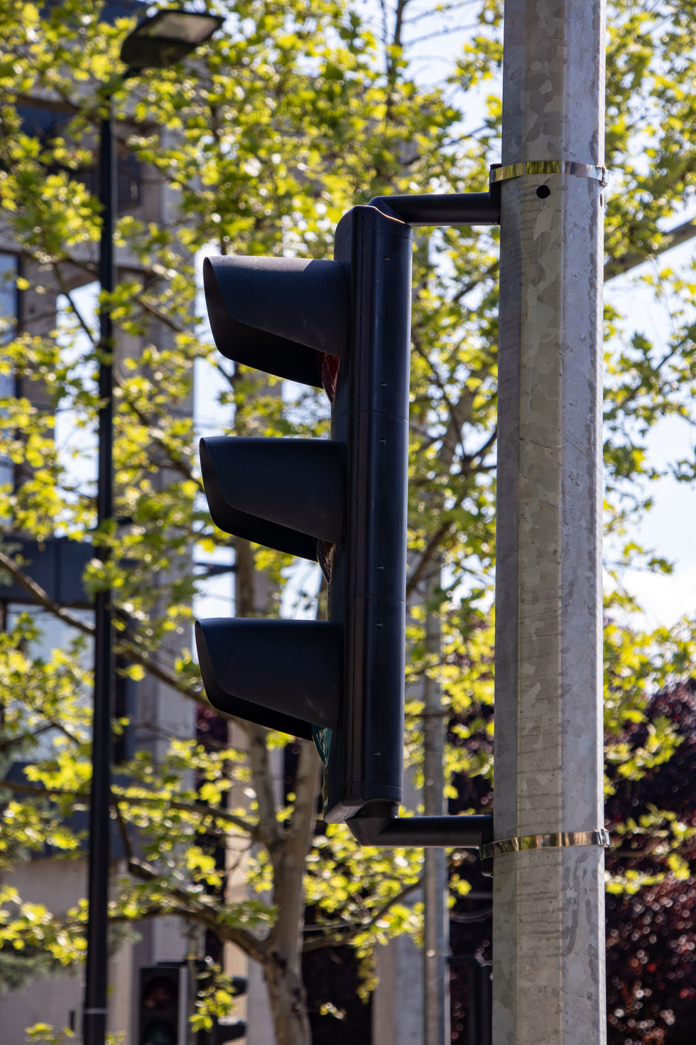 Proiecte de Infrastructură Modernă: Canalizație Electrică, Semaforizare, Comunicație prin Fibra Optică, Supraveghere CCTV și Informare în Stații