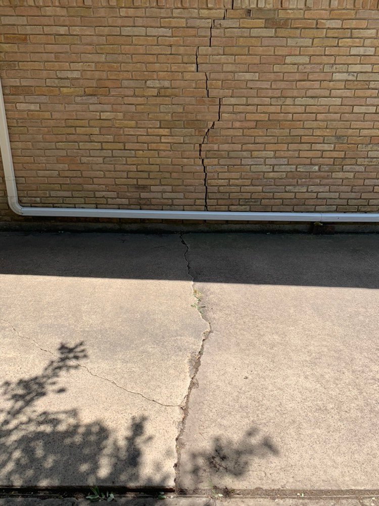 foundation movement, deflection crack