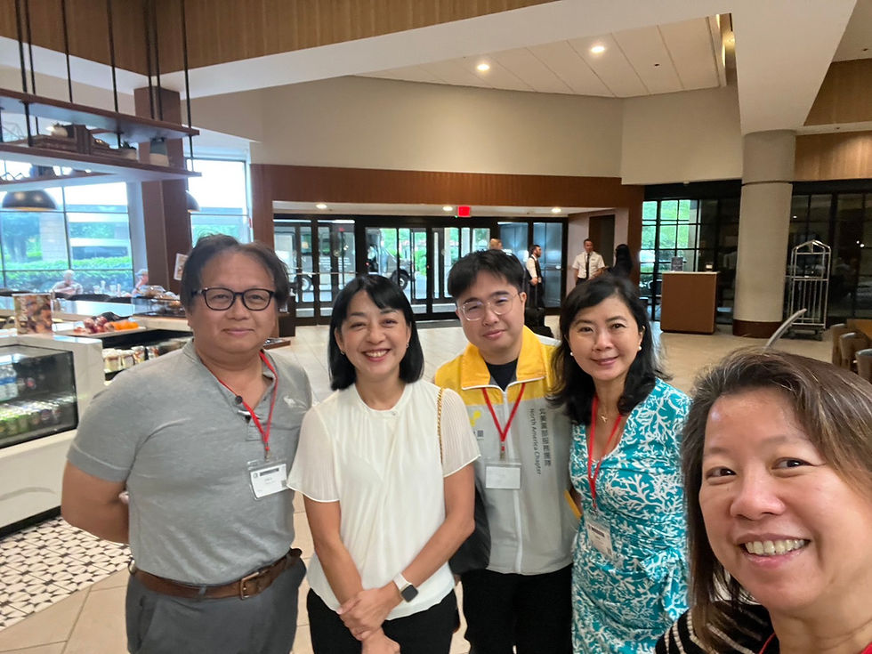 與美中區會長 Eric (左一)、夏威夷 Josephine 姊 (右二)、美南區會長 Elaine 合照。