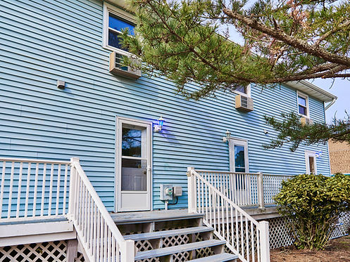 Second private entrance onto back deck