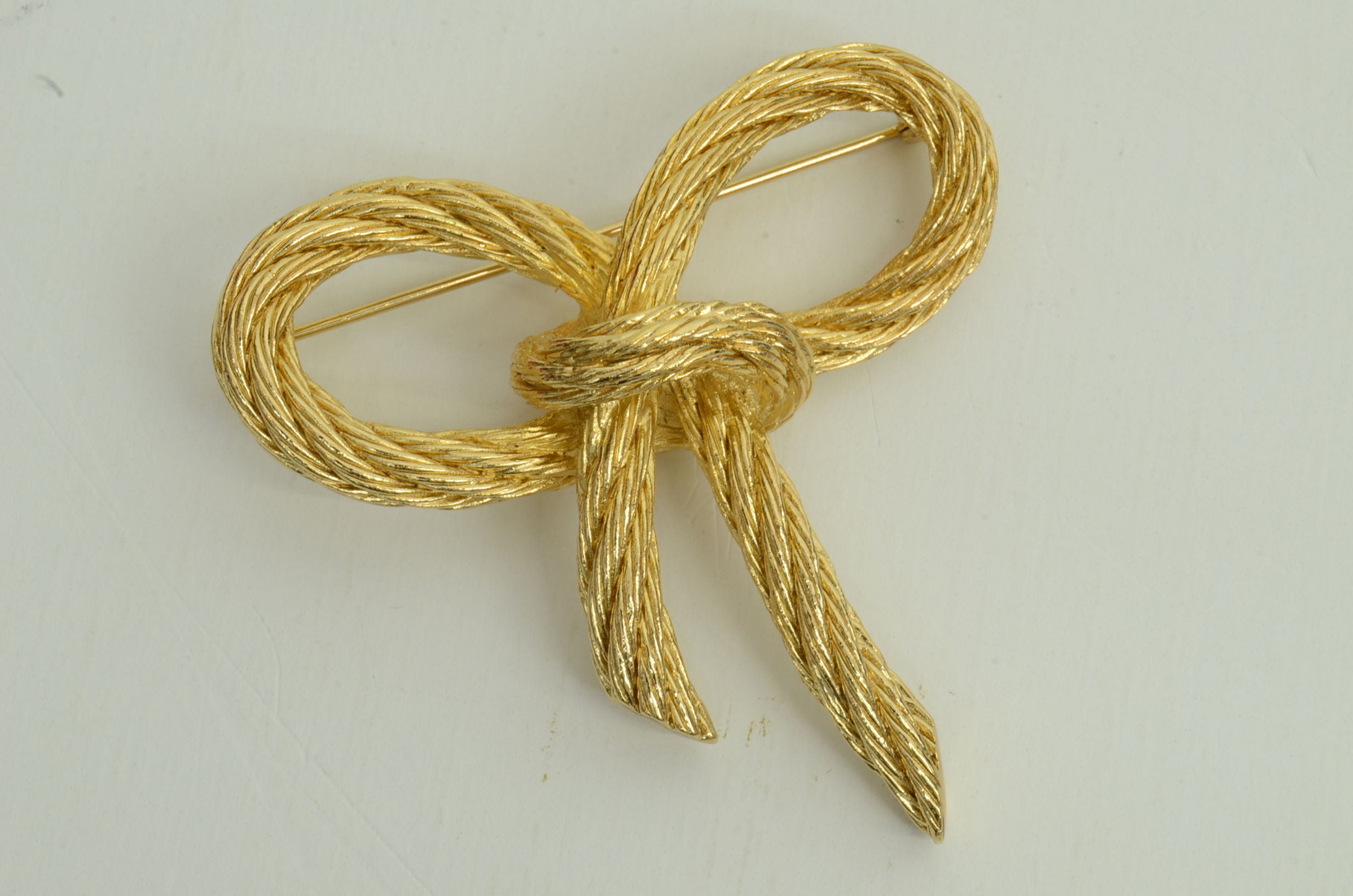 Authentic Christian Dior Pin Gold GP Ribbon Brooch Signature Clip Rope Jewelry