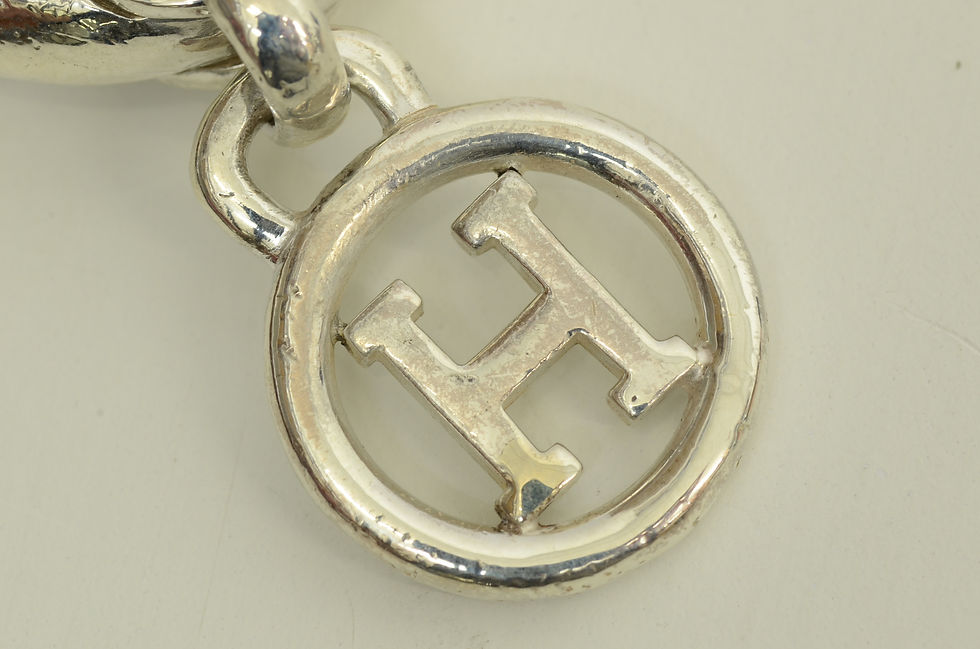 Thumbnail: Authentic Hermes Silver Push Clip Vintage Ring Logo Dangle Charm Accessory
