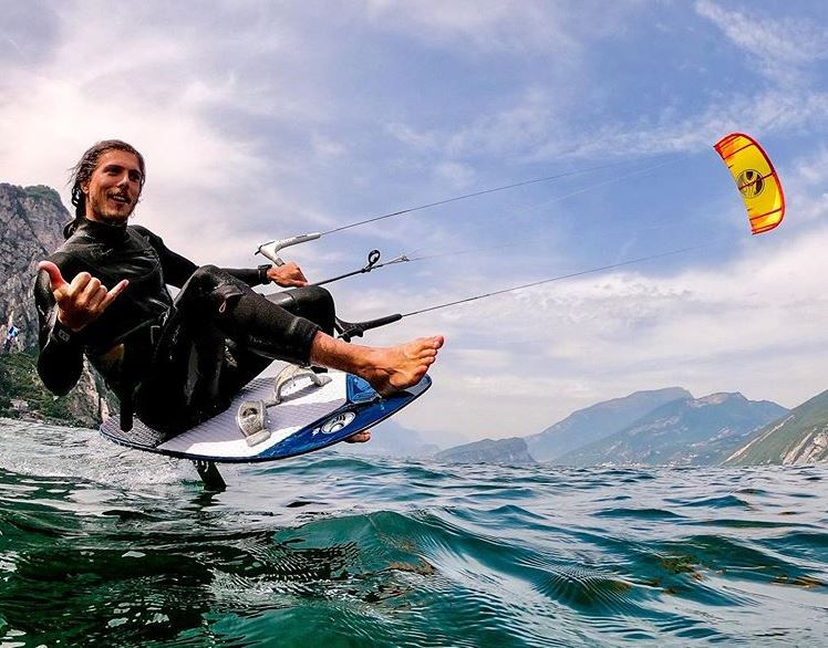 kitefoiling shaka