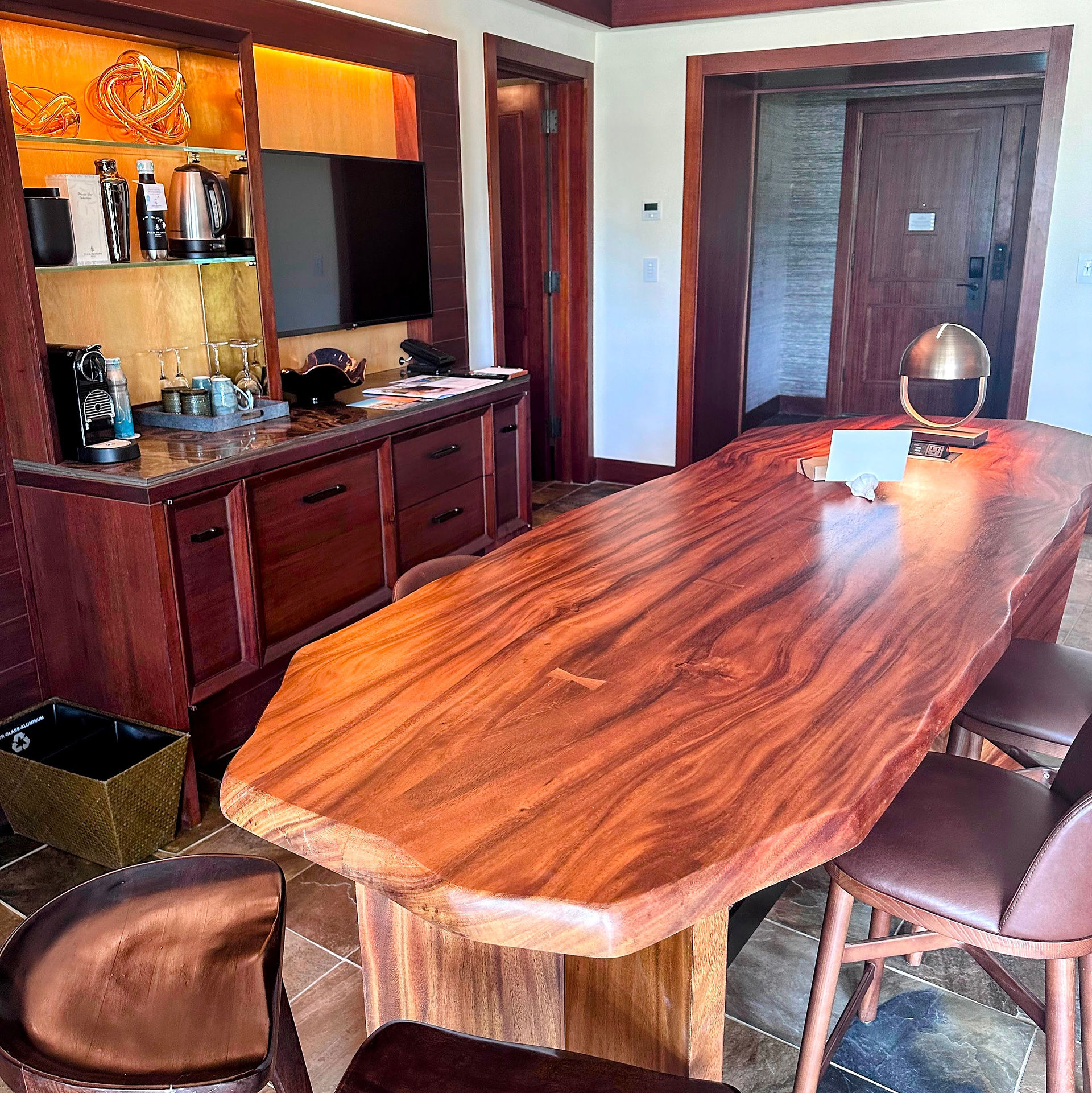 Living space in suite, Hualalai four seasons acommodation, luxury hotels and vacation planning by viewinder travel, hawaii travel tips