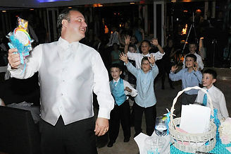 Wedding phography of Candy toss