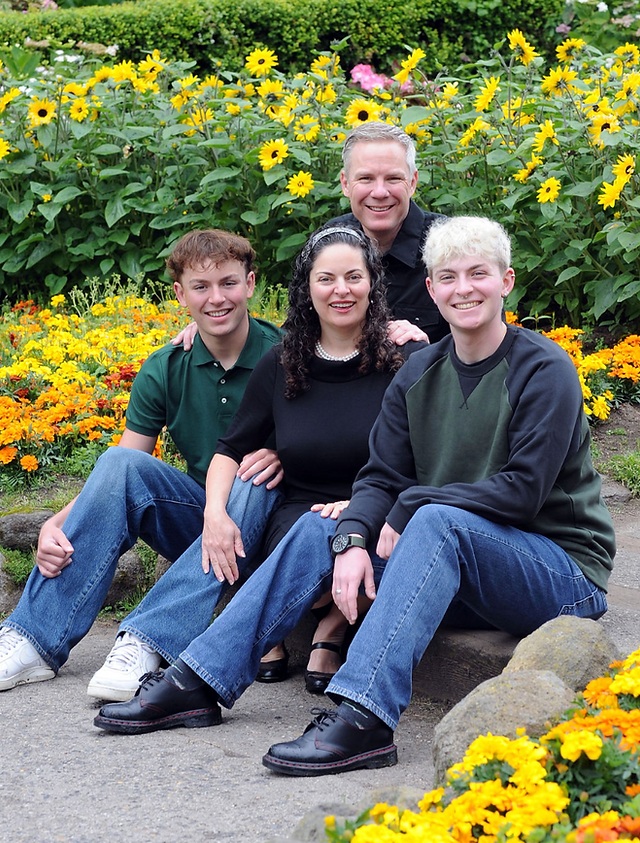 family portrait under the golden gate bridge