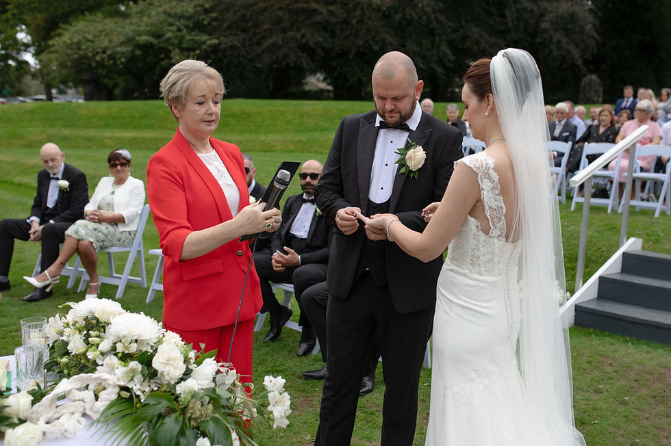 wedding ring exchanging