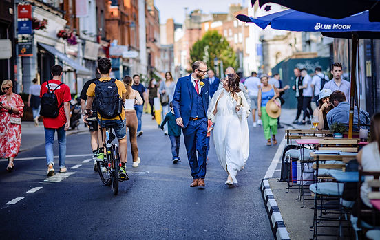 Couple walking in Dublin